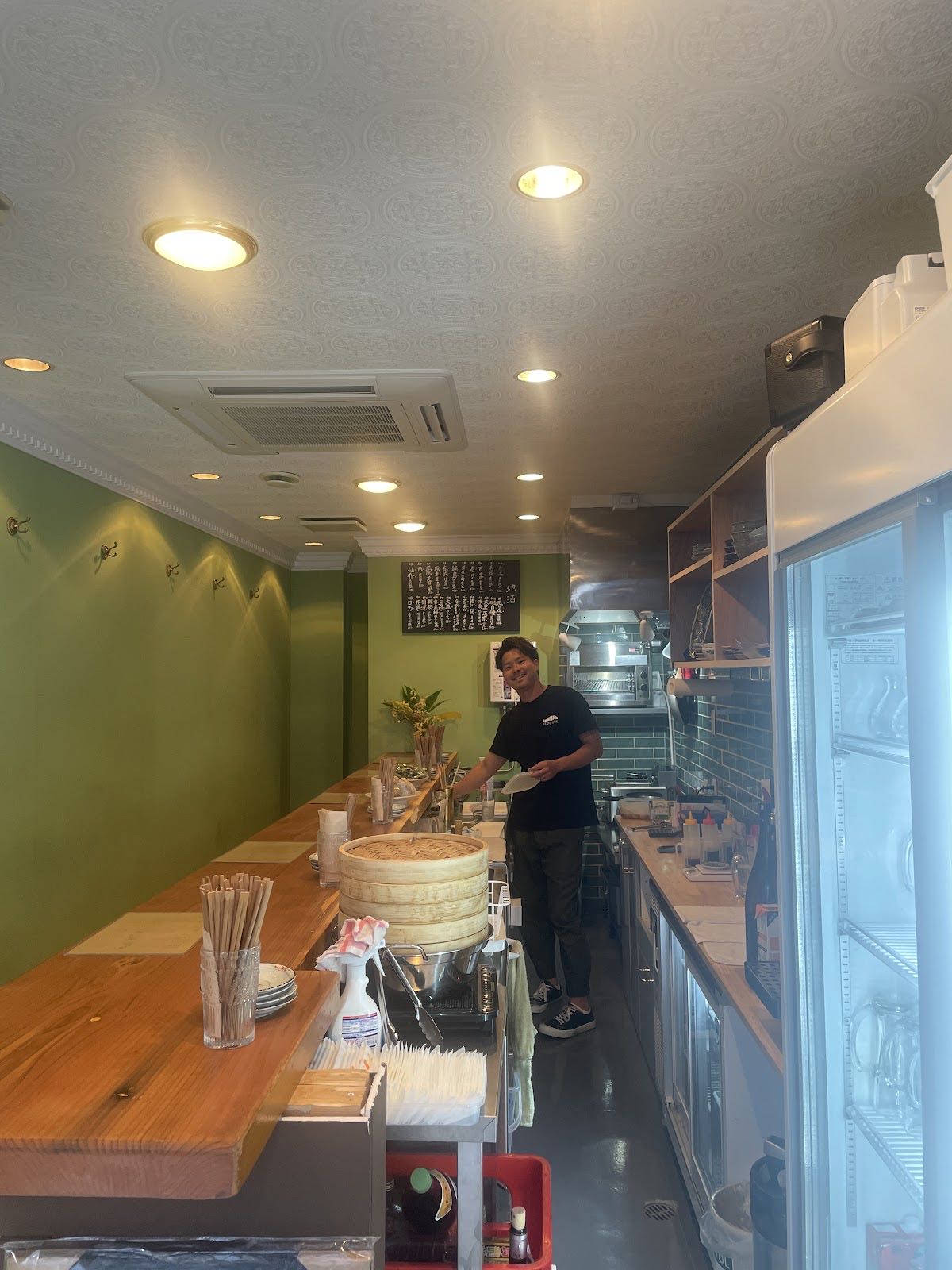 La barra para beber de pie